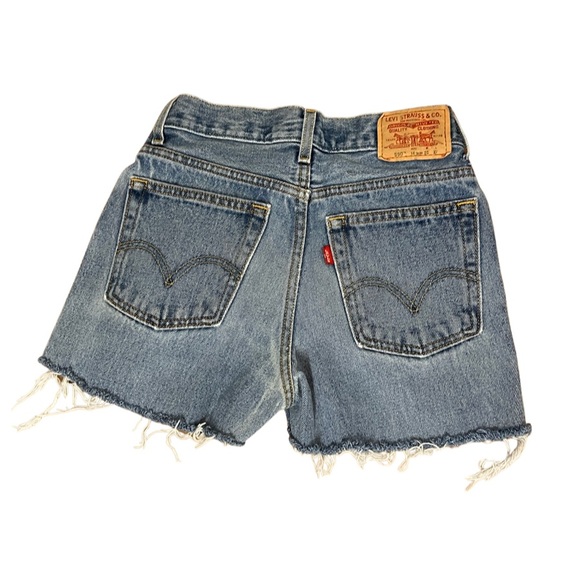Vintage Levi’s Distressed Denim Shorts - Picture 2 of 2